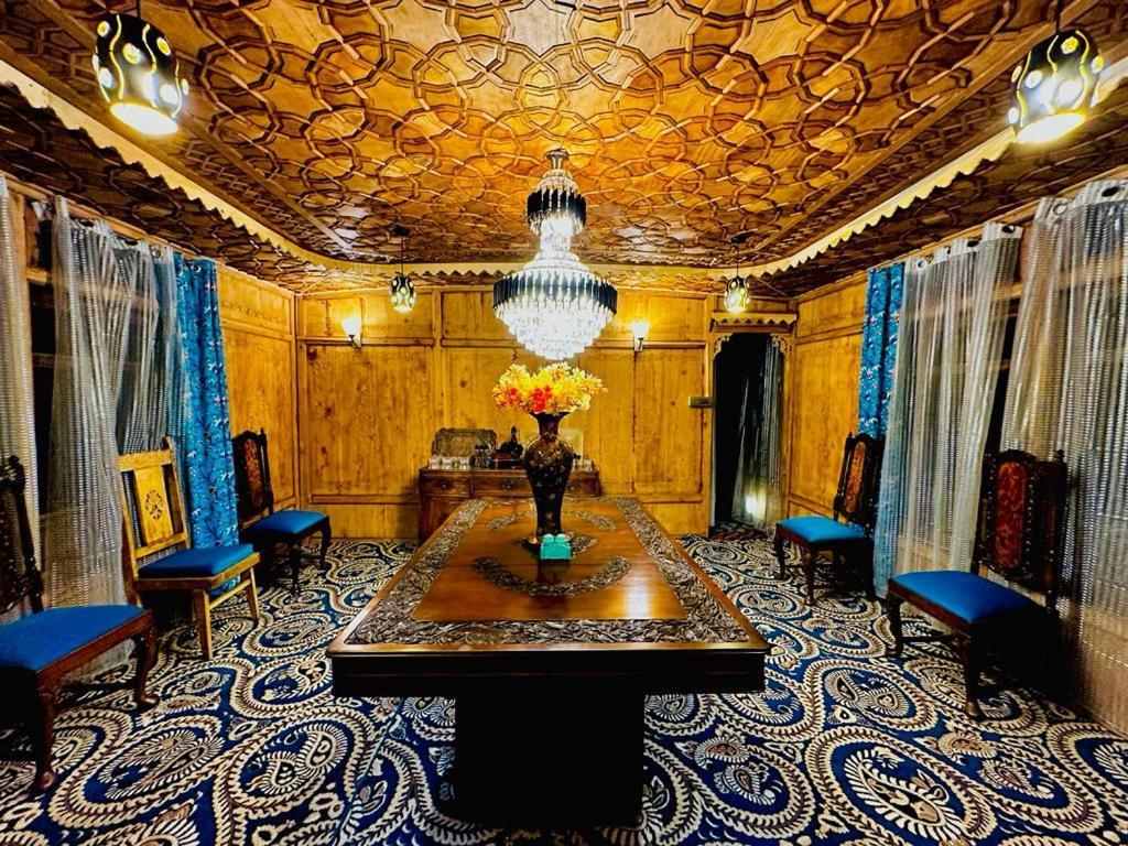New Zealand Group Of Houseboats Hotel Srinagar  Exterior photo